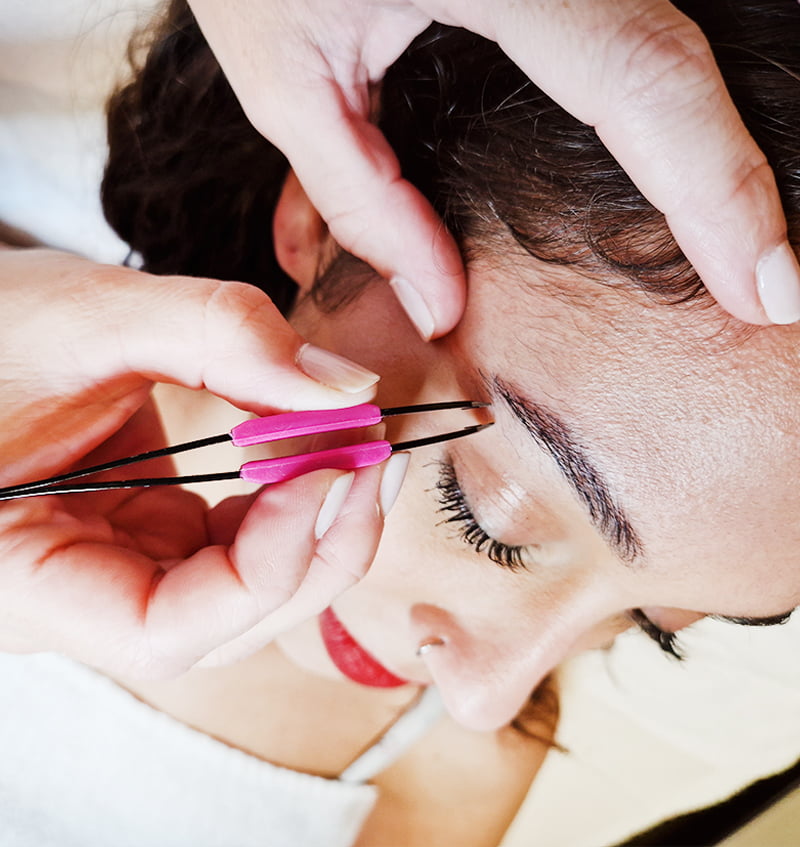 Tratamientos belleza, diseño de cejas en Sofía Mosquera. Milladoiro