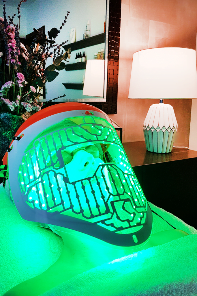 Tratamiento facial fototerapia led, en Sofía Mosquera. Milladoiro